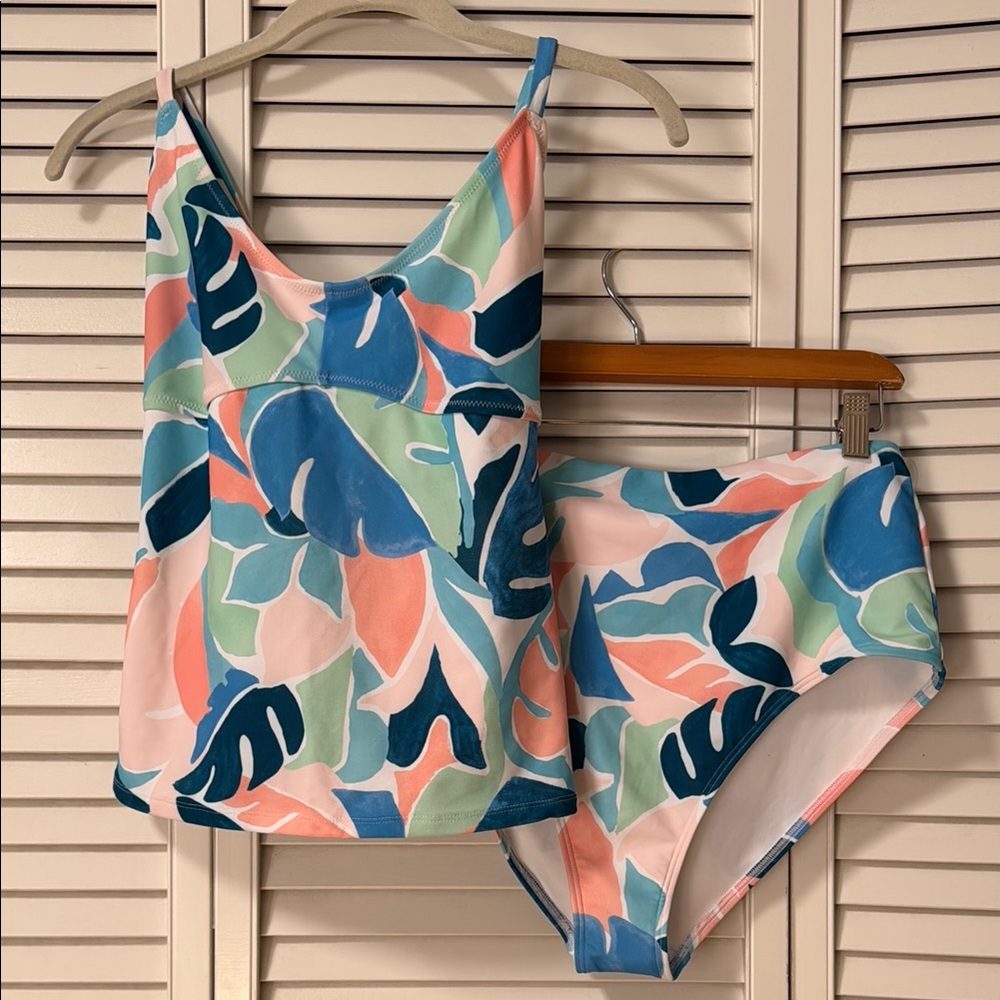 NWT Floral Rush Tankini Set